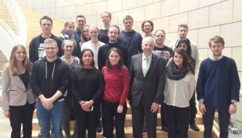 Studentinnen und Studenten der Heinrich-Heine Universität zu Besuch bei Rainer Deppe im Landtag