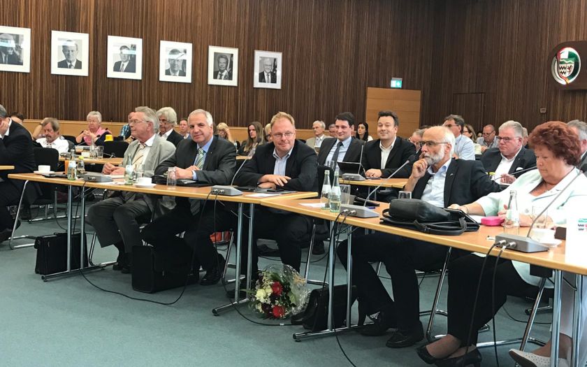 Am 6. Juli zum letzten Mal in der alten Sitzordnung: Die CDU-Fraktion im Kreistag unter Leitung von Holger Müller und Rainer Deppe als Stellvertreter.