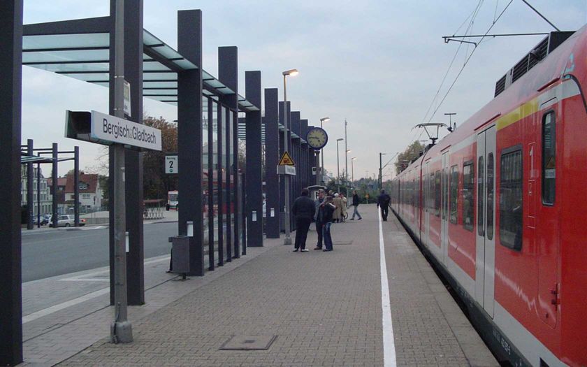 Bahnhof Bergisch Gladbach - Foto: A. Savin, Wikimedia Commons