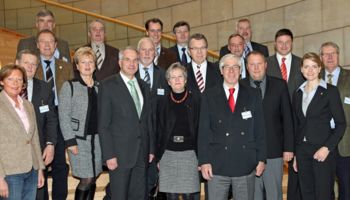 Gruppenfoto: der für Landwirtschaft zuständige Arbeitskreis der CDU-Landtagsfraktion und hochrangige Vertreter der Landwirtschaft in Nordrhein-Westfalen