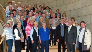 Gut 40 Damen der Katholischen Frauengemeinschaft Deutschlands aus Kürten-Bechen, einige in Begleitung des Ehemannes, durfte der Landtagsabgeordnete Rainer Deppe im Landtag willkommen heißen.