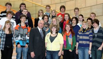 Schulklasse des Paul-Klee-Gymnasium aus Overath zu Besuch im Landtag