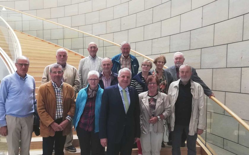 12 Fahrerinnen und Fahrer des Bürgerbusses Kürten besuchten aus Anlass des 20-jährigen Bestehens des Bürgerbusvereins ihren Landtagsabgeordneten Rainer Deppe im Landtag.