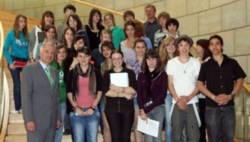 24 französische Austauschschülerinnen und Austauschschüler der Stufe 10 aus Loches (Frankreich) kamen in Begleitung Ihrer Lehrkräfte zu Besuch in den Nordrhein-Westfälischen Landtag.