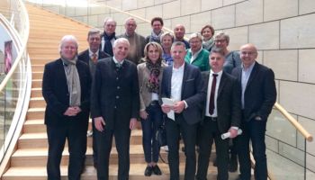 15 Mitglieder des Lions Club Bensberg-Königsforst besuchten den rheinisch-bergischen Abgeordneten Rainer Deppe im Düsseldorfer Landtag.