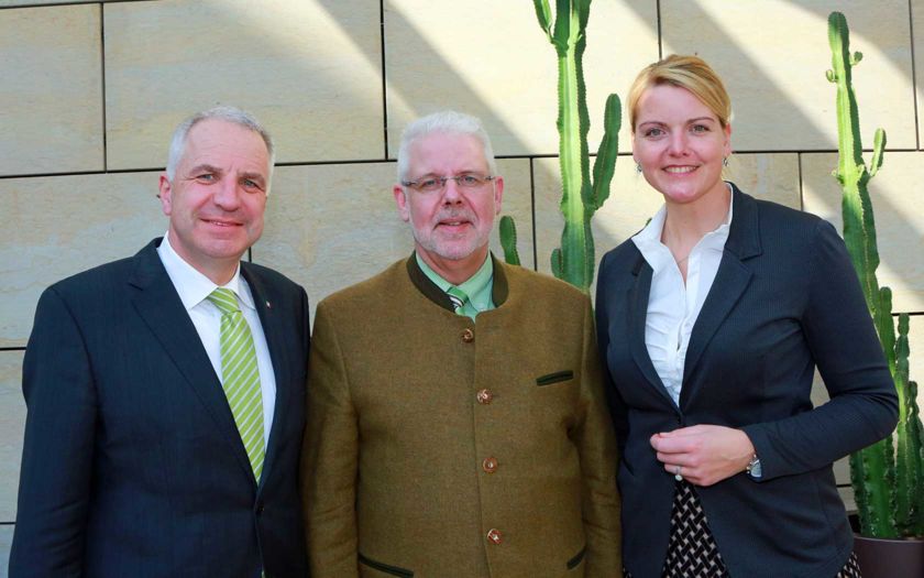 v.l.n.r.: Rainer Deppe MdL, Ralph Müller-Schallenberg Präsident des Landesjagdverbandes NRW und Christina Schulze Föcking MdL