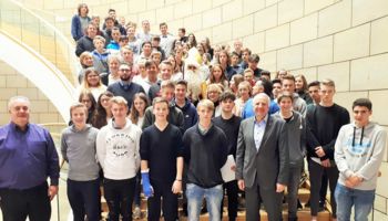 Eine Gruppe von 66 Schülerinnen und Schülern aus der Realschule Hückeswagen konnte Rainer Deppe im Landtag begrüßen.