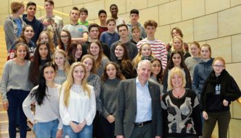 45 Schülerinnen und Schüler der Realschule Wermelskirchen waren zu Gast bei Rainer Deppe im Landtag