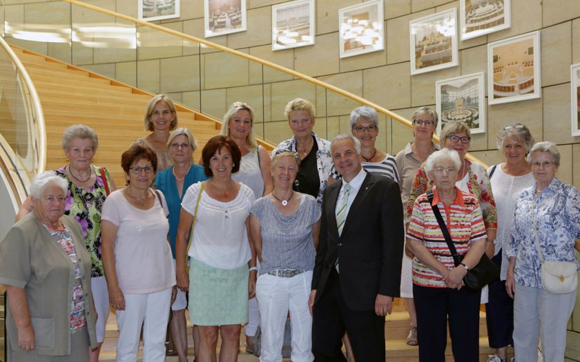 Landfrauen aus Leichlingen zu Besuch im Landtag