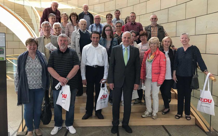 28 Bürgerinnen und Bürger aus dem Rheinisch-Bergischen Kreis konnte Rainer Deppe bei strahlendem Sonnenschein in Düsseldorf begrüßen.
