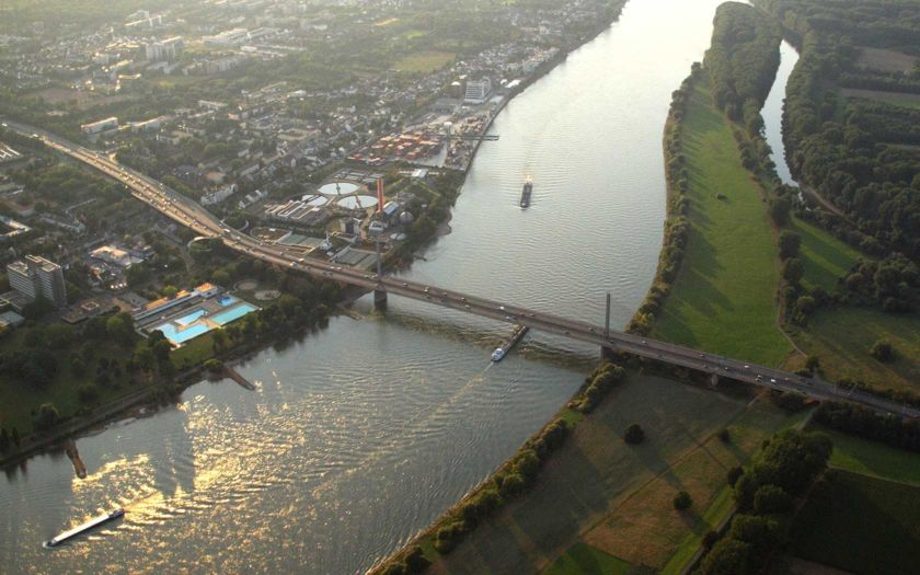 Friedrich-Ebert-Brücke in Bonn - Foto: Wolkenkratzer, CC BY-SA 3.0, Wikimedia Commons