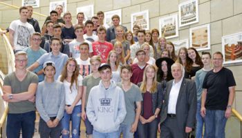 45 Schülerinnen und Schüler der Jahrgangsstufe 11 der Gesamtschule Kürten zu Gast bei Rainer Deppe im Landtag