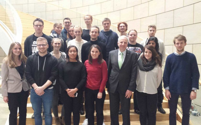 Studentinnen und Studenten der Heinrich-Heine Universität zu Besuch bei Rainer Deppe im Landtag